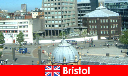 Passeio na cidade de Bristol, na Inglaterra, para turistas que viajam