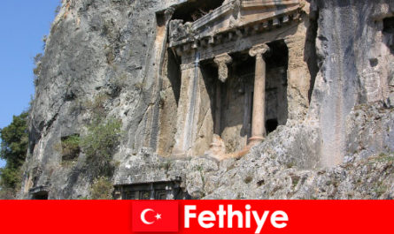 Fethiye uma cidade antiga à beira-mar com muitos monumentos