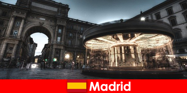 Madri, conhecida por seus cafés e vendedores ambulantes, vale bem a pena uma pausa na cidade