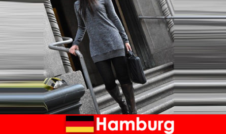 Mulheres elegantes em Hamburgo mimam os viajantes com serviço de acompanhante discreto exclusivo