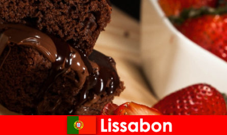 Lisboa em Portugal é uma cidade para turistas delicatessen que amam doces e tortas.