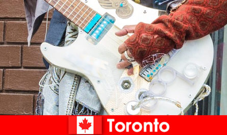 Estranhos amam Toronto por causa de sua mente aberta ao cenário musical de todas as culturas