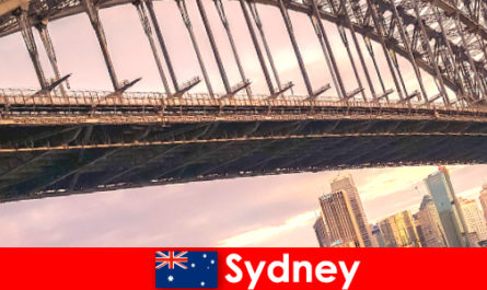 Sydney com suas pontes é um destino muito popular para viajantes da Austrália
