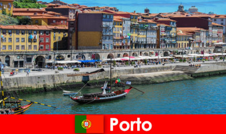 Pausa na cidade para visitantes de Porto Portugal com charmosos bares e restaurantes locais