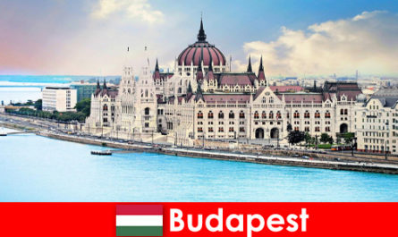 Bela cidade de Budapeste com muitos pontos turísticos para turistas