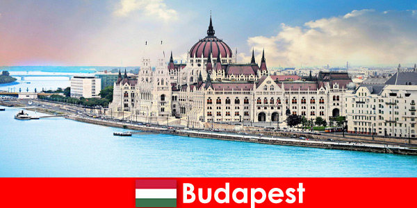 Bela cidade de Budapeste com muitos pontos turísticos para turistas