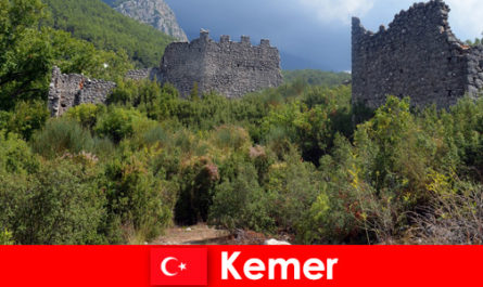 Viagem de estudo para exploradores às antigas ruínas em Kemer, Turquia