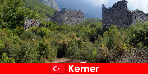 Viagem de estudo para exploradores às antigas ruínas em Kemer, Turquia
