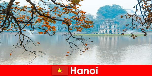 Templo da Montanha de Jade em Hanói, Vietnã, e Templo da Literatura encantam os turistas