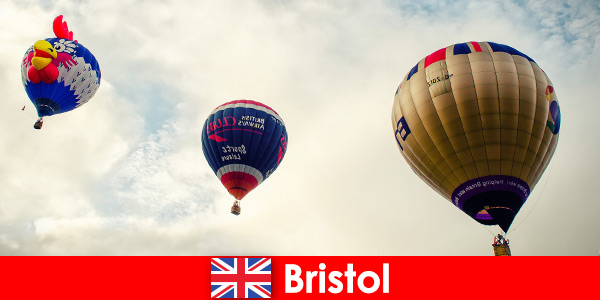 Feriado para turistas corajosos em voos de balão sobre Bristol, Inglaterra