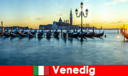 Lua de mel de sonho para casais na cidade flutuante de Veneza, Itália