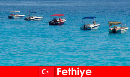 A Turquia Blue Voyage e as praias de areia branca aguardam ansiosamente os turistas em Fethiye para relaxar