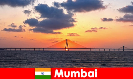 Os viajantes da Ásia estão entusiasmados com a modernidade e a tradição em Mumbai, Índia