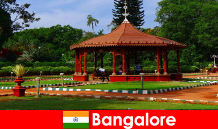 Os turistas do exterior podem esperar passeios de barco maravilhosos e grandes jardins em Bangalore, Índia