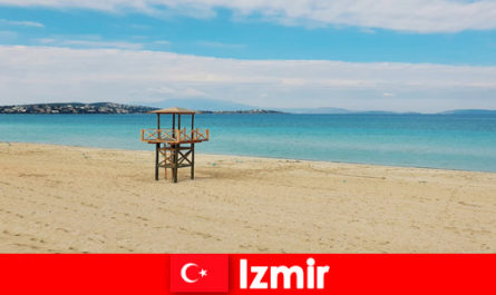 Os turistas relaxantes ficarão encantados com as praias de Izmir, na Turquia