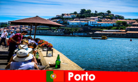 Destino de curtas férias aos excelentes restaurantes de peixe do porto de Porto Portugal