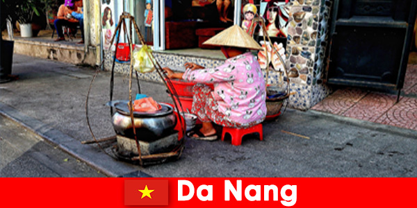 Estranhos mergulham no mundo da culinária de rua de Da Nang Vietnam