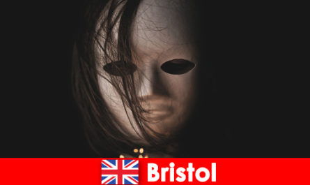 Experiências teatrais em Bristol, Inglaterra, através da comédia, música e dança para o viajante curioso