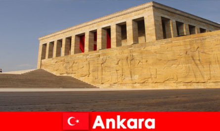 Um passeio para visitantes estrangeiros pela história antiga de Ancara, Turquia