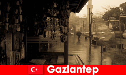 Veranistas de prazer descobrem lugares para comer e beber na Turquia Gaziantep