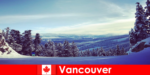 Férias de inverno em Vancouver Canadá com diversão de esqui para a família de viagem