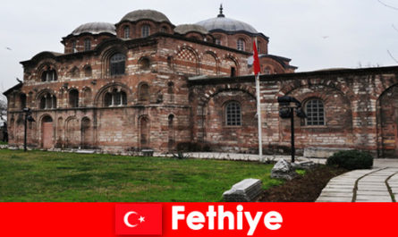Arqueologia de hobby em Fethiye Turquia para visitantes jovens e idosos
