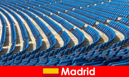 Experimente uma cidade cosmopolita com história do futebol em Madrid Espanha de perto