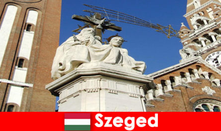 A peregrinação para turistas a Szeged Hungria vale a pena uma viagem