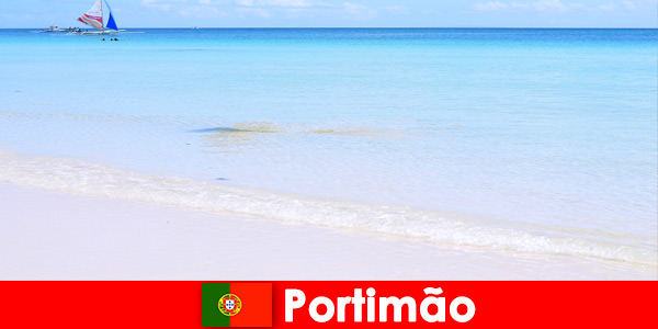 Praias fantásticas em Portimão Portugal para relaxar após longas noites de festa