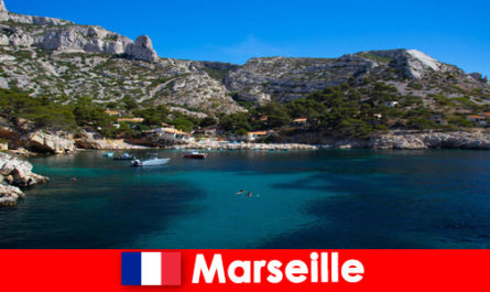 Sol e mar em Marselha França para umas férias de verão especiais