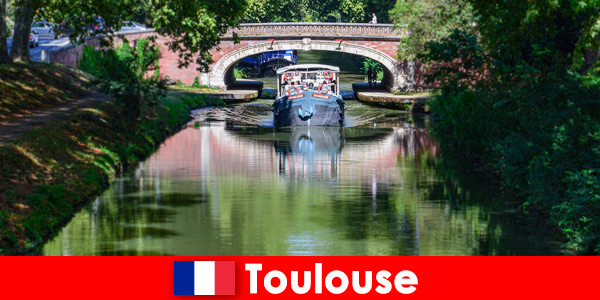 Um passeio de barco pela bela Toulouse França