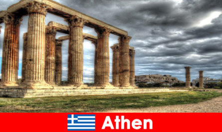 Contrastes como clássico e tradicional atraem milhões de visitantes a Atenas Grécia