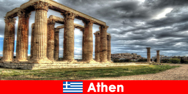 Contrastes como clássico e tradicional atraem milhões de visitantes a Atenas Grécia