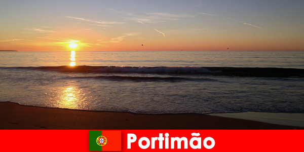 Montanhas, costas e muito mais aguardam os hóspedes em Portimão Portugal