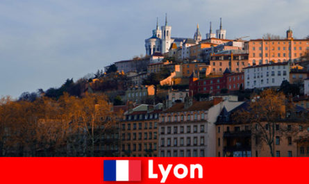 Pontos turísticos e lugares especiais descobrem estranhos em Lyon França