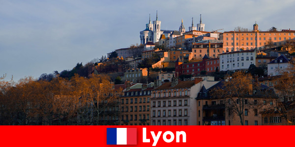 Pontos turísticos e lugares especiais descobrem estranhos em Lyon França