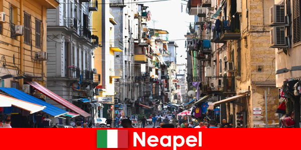 Passear pelo centro de Nápoles na Itália é sempre uma pura alegria de viver