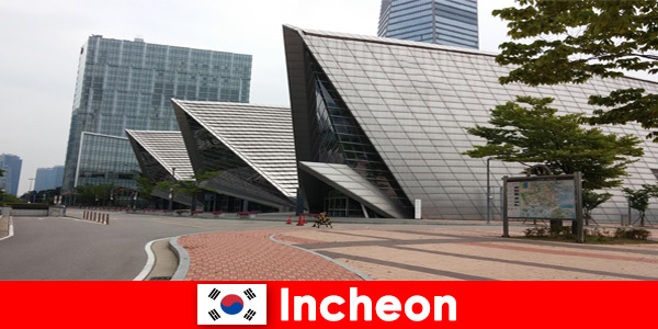 Turistas em Incheon Coreia do Sul experimentam contrastes como cidade grande e tradição