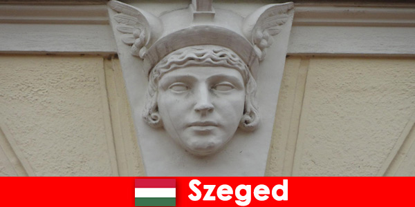 Estudantes oferecem passeios pela cidade em Szeged Hungria