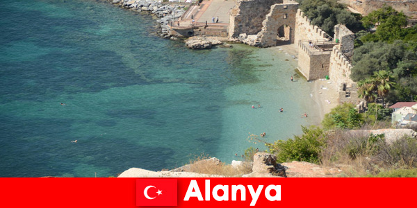 Praias fantásticas e muitos pontos turísticos para descobrir em Alanya Turquia