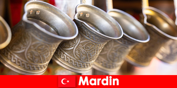 Compras e refeições em mercados orientais em Mardin Turquia