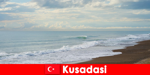 Relaxe e descontraia nas praias de Kusadasi na Turquia