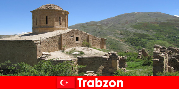 Ruínas antigas e pontos turísticos repletos de história fascinam a todos em Trabzon Turquia