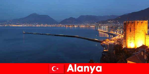 Cenário de evento maravilhoso à noite em Alanya Turquia