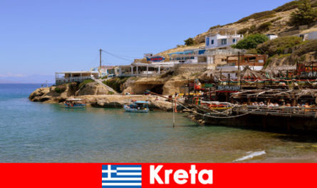 Os turistas de Creta experimentam a culinária local e muita natureza na Grécia
