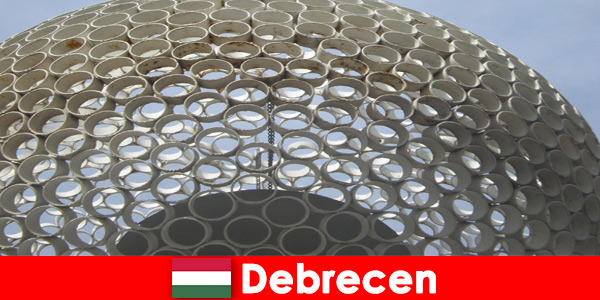 Arquitetura moderna e muita cultura para vivenciar em Debrecen Hungria