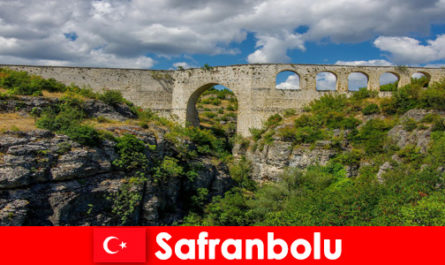 O turismo cultural em Safranbolu Turquia é sempre uma experiência para turistas curiosos