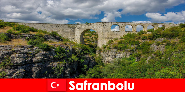 O turismo cultural em Safranbolu Turquia é sempre uma experiência para turistas curiosos