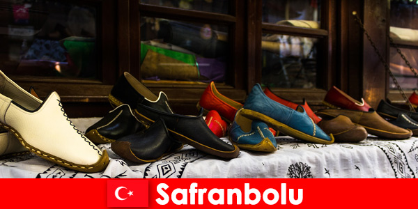 Artesanato oriental e hospitalidade aguardam estrangeiros em Safranbolu Turquia