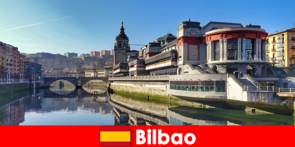 Recomende os passeios de barco pela cidade com vista para muitos pontos turísticos de Bilbao, Espanha